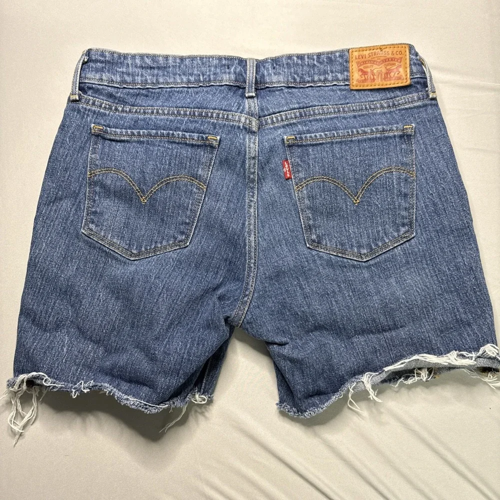 Levi's Women's‎ Shorts Two Tone Denim 28x4 Mid Rise Jorts